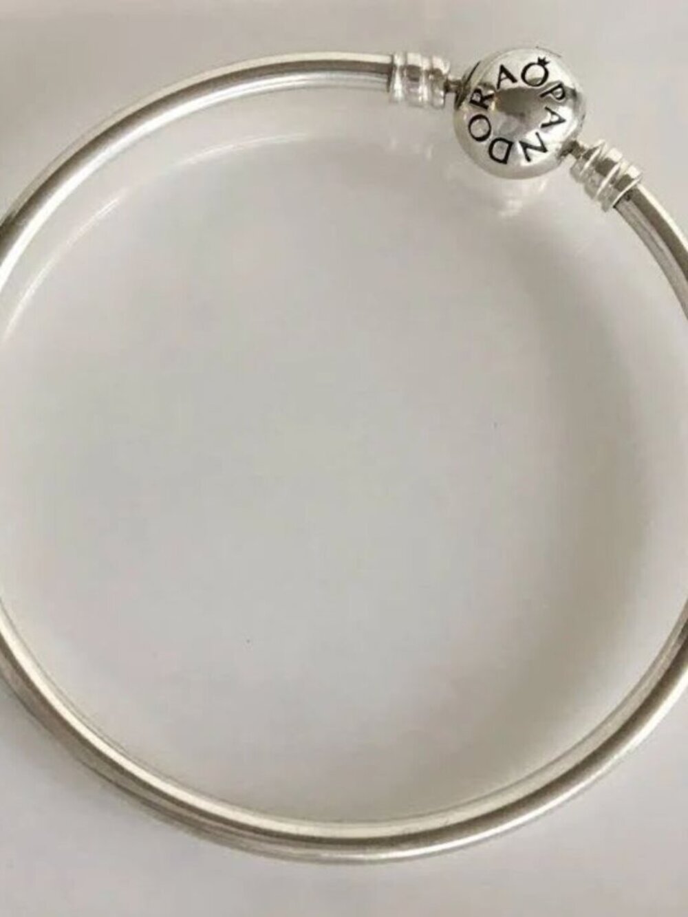 NWOT Pandora Moments Signature Bangle Bracelet